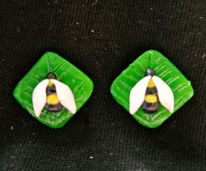 Leafy Diamond-Shaped Bee Earrings